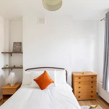 Large, Bright And Spacious 3 Bed Flat In Londra Dış mekan fotoğraf