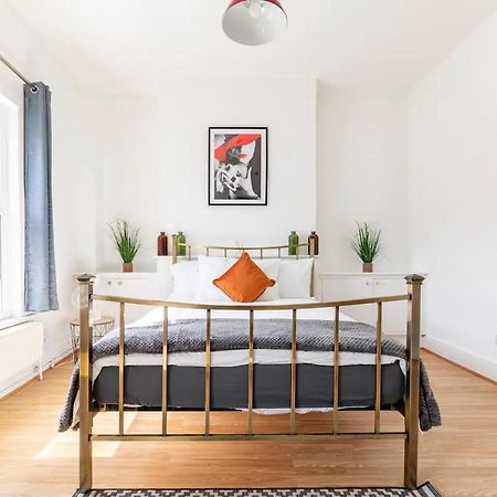 Large, Bright And Spacious 3 Bed Flat In Londra Dış mekan fotoğraf