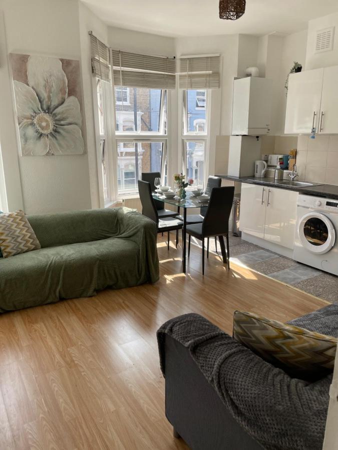 Large, Bright And Spacious 3 Bed Flat In Londra Dış mekan fotoğraf