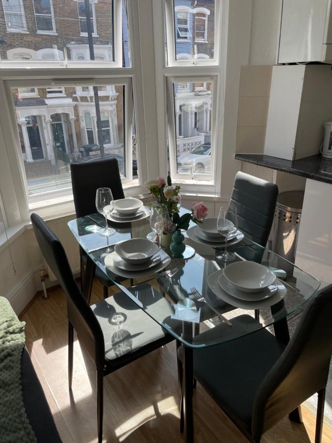 Large, Bright And Spacious 3 Bed Flat In Londra Dış mekan fotoğraf