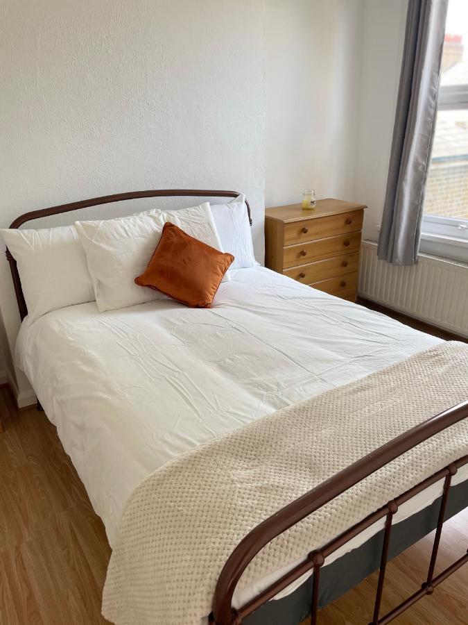 Large, Bright And Spacious 3 Bed Flat In Londra Dış mekan fotoğraf