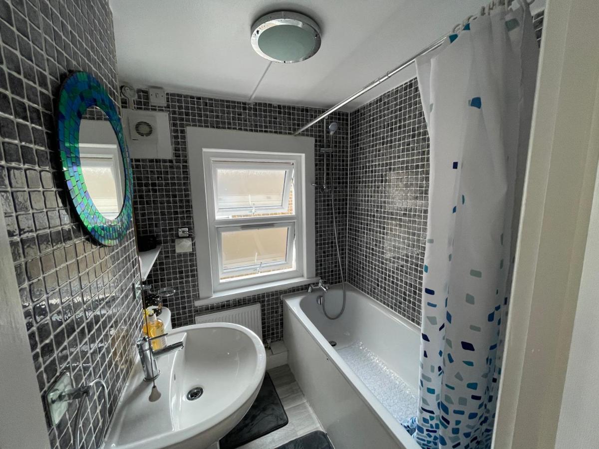 Large, Bright And Spacious 3 Bed Flat In Londra Dış mekan fotoğraf