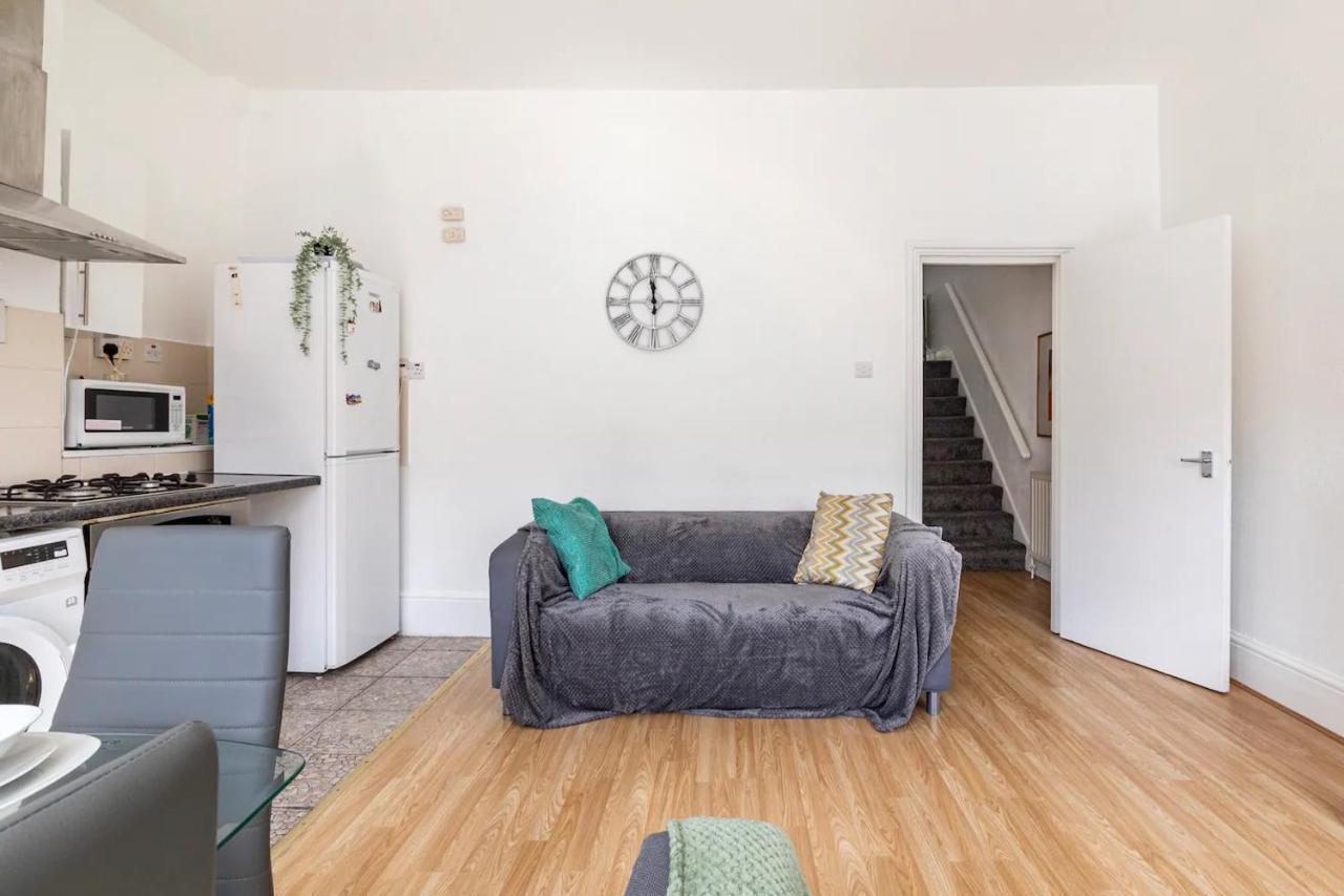 Large, Bright And Spacious 3 Bed Flat In Londra Dış mekan fotoğraf